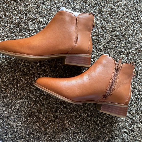 Adorable Aldo Booties - Picture 3 of 6
